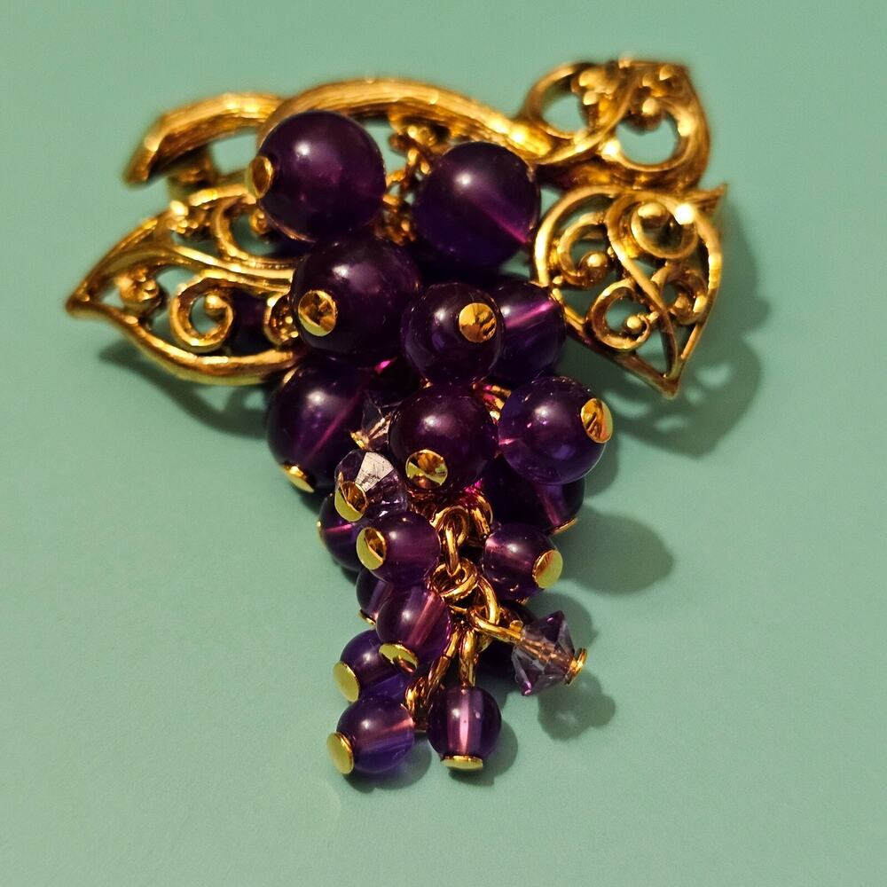 Avon FALL GRAPES Cluster Brooch Lapel Pin Goldtone 1993 Vintage - Picture 8 of 11
